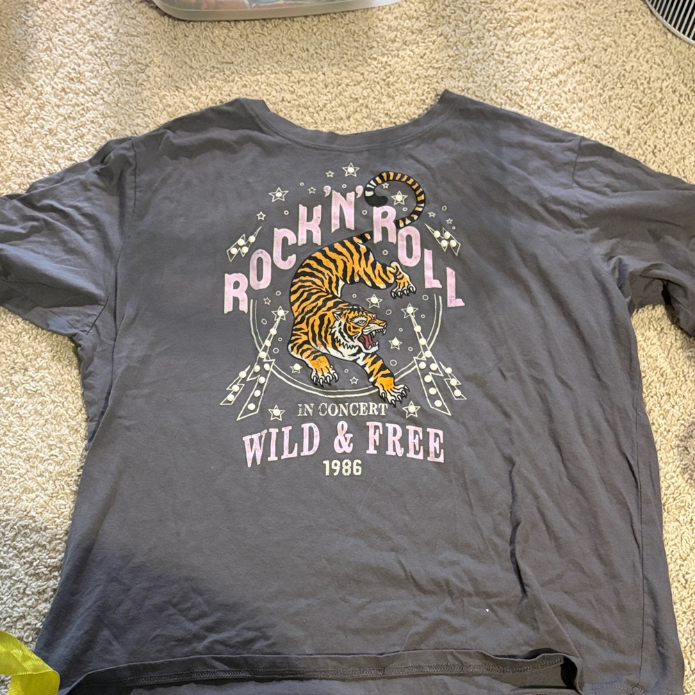Modern Lux Gray Rock 'N' Roll Tiger Graphic Tee with Pink and Yellow Print